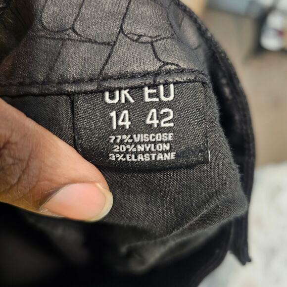 Pretty Little Thing Black Snakeskin Print Bootcut Pants Size 10 - Picture 5 of 5